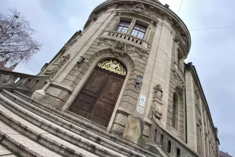Der Angeklagte hatte sich selbst der Polizei gestellt. 