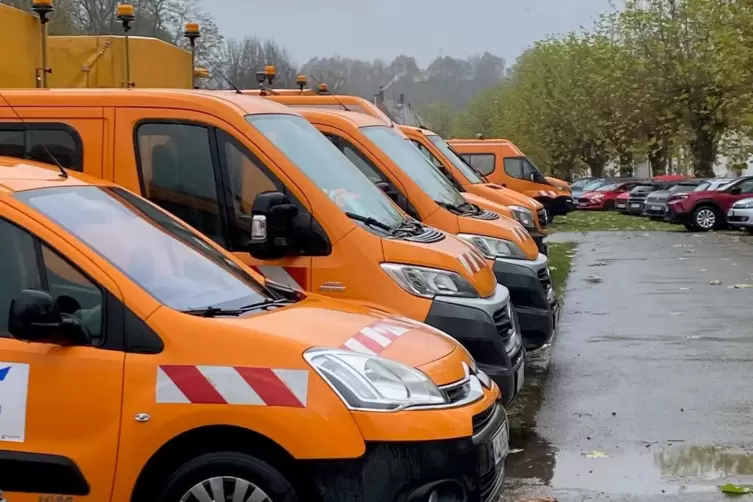 Orange dominiert: der Parkplatz am B&uuml;rgerhaus Hornbach. 