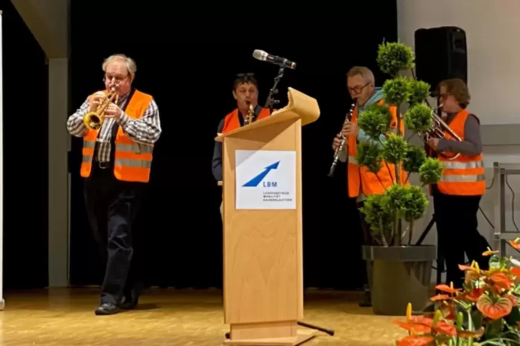Die Combo beim Einzug (von links): Joachim Senft, Stefan Bartenbach, Andreas Follett, Diana Apfelbeck