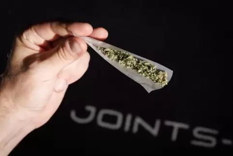 Auch wenn der Joint nicht mehr verboten ist: Bekifft fahren ist nicht erlaubt.