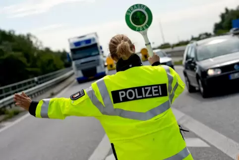 Lastwagen- und Busfahrende sahen in der Kontrollwoche besonders viele Kellen.