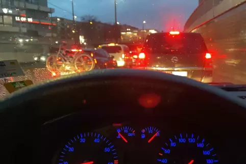 Rund um den Zollhoftunnel geht nichts mehr.