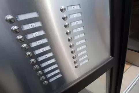 Wohnungsverwaltern bieten die Stadtwerke zusätzlich zur Energieversorgung Serviceleistungen, etwa beim Ablesen der Zähler. So ha