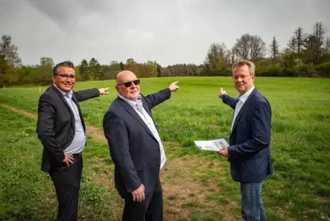 Dort soll die neue Seniorenresidenz hin. Björn Bernhard, Bürgermeister der Verbandsgemeinde Zweibrücken-Land, Römerhaus-Geschäft