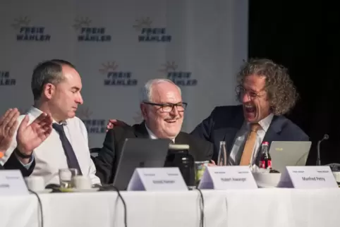 FW-Bundesparteitag: Neben dem Vorsitzenden Hubert Aiwanger (links) wurden die Rheinland-Pfälzer Manfred Petry (Mitte) und Joachi