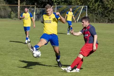 Kevin Bernhardt (am Ball) ist der Toptorjäger des SC Bobenheim-Roxheim. 25 Treffer hat er bereits erzielt. 