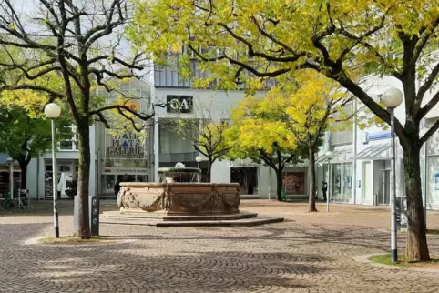 Bisher trägt der Brunnen auf dem Zweibrücker Hallplatz den Namen König-Ludwig-Brunnen. Bisher trägt der Brunnen auf dem Zweibrücker Hallplatz den Namen König-Ludwig-Brunnen.