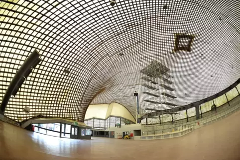 Die Mehrzweckhalle im Herzogenriedpark wurde 1975 gebaut.