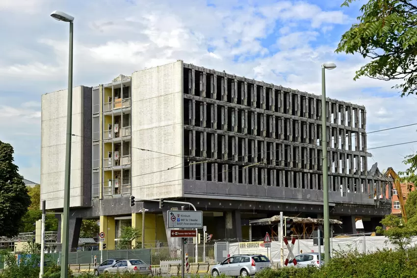 Stockwerk für Stockwerk wurde abgetragen.