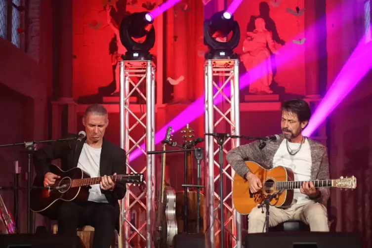 Timo Gross und Ralph Brauner sind das Akustik-Blues-Duo „Nacht der Gitarren“.