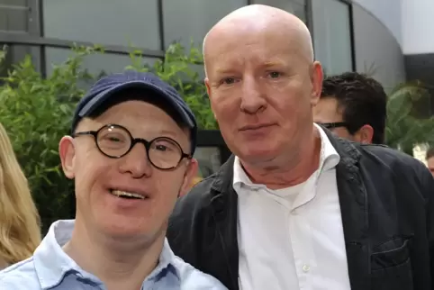 Pfälzer in München: Der in Mackenbach geborene Schauspieler Bobby Brederlow (links) mit seinem Bruder Gerd. 