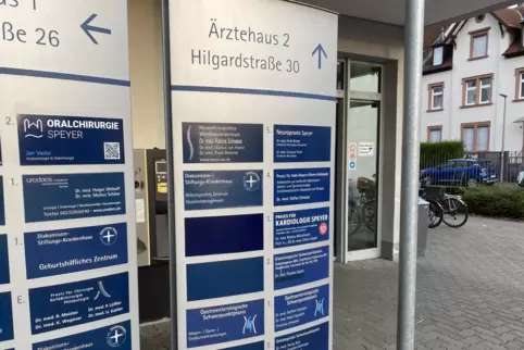 Eingangsbereich: Das Ärztehaus zählt fünf Obergeschosse.