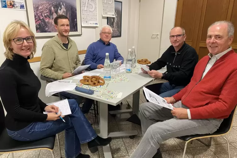 Zum Abschluss der Gartenolympiade: Die Jury um Thomas Endres (von links), Edgar Weick, Ralf Gaggermeier und Theo Herrmann betrac