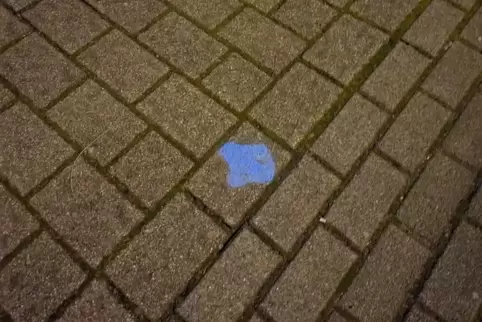 Solche Punkte waren kürzlich auf den Bürgersteigen in Contwig zu sehen.