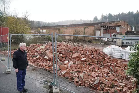 Abriss der Ziegelei Weppler: Ludger Grünfelder aus Kleinsteinhausen war der letzte Mieter mit seinem Metallbaubetrieb, dessen Ba