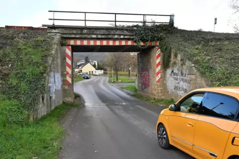 Die Brücke muss ersetzt werden.