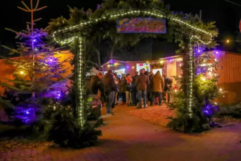 Weihnachten in der Tabakgemeinde: In Harthausen ist der Markt wieder gut bestückt mit Angeboten.