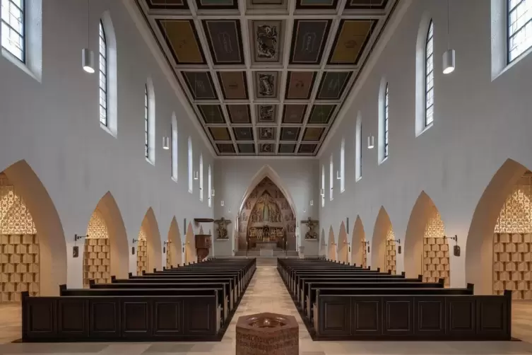 Ein Urnengrab, das zum aktiven Gemeindeleben geh&ouml;rt: Kolumbarium in der Gel&ouml;bniskirche Maria Schutz in Kaiserslautern. 