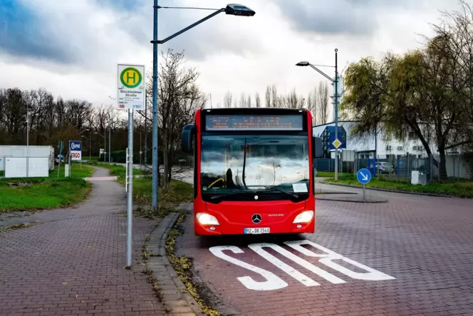 Bus kommt (hier in der Stockholmer Straße): oft wenig los.