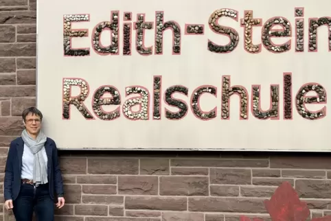 Schulleiterin Manuela Becker übernimmt die Koordination für den Adventskalender. 