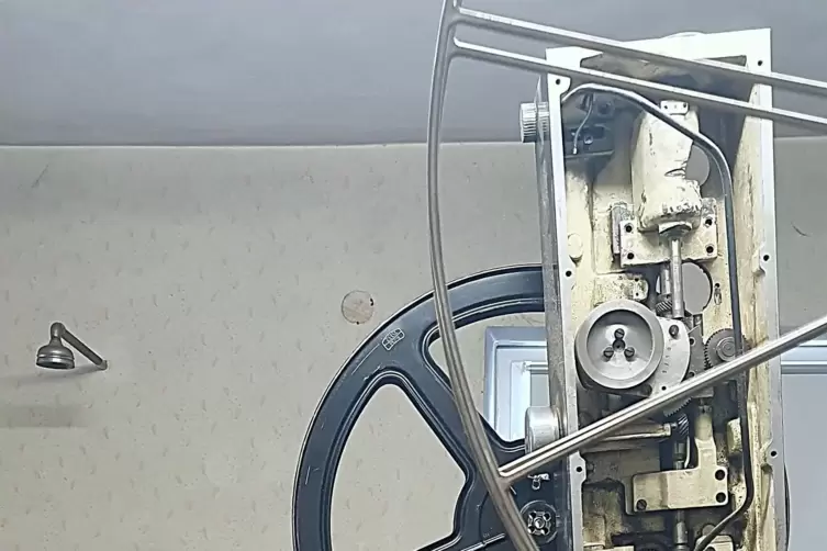 Historisch: alter Filmprojektor im Capitol.