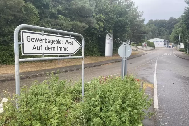 Einfahrt zum Weilerbacher Gewerbegebiet Auf dem Immel. Allerdings beklagen Unternehmen, dass es im Landkreis insgesamt zu wenig Einfahrt zum Weilerbacher Gewerbegebiet Auf dem Immel. Allerdings beklagen Unternehmen, dass es im Landkreis insgesamt zu wenig
