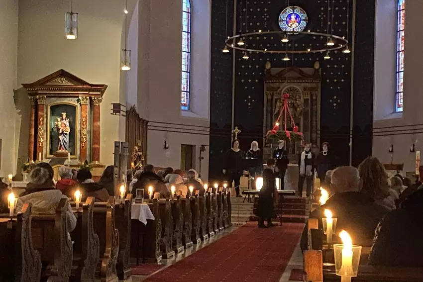Stimmungsvoll: Musikhäppchen in der Kirche.