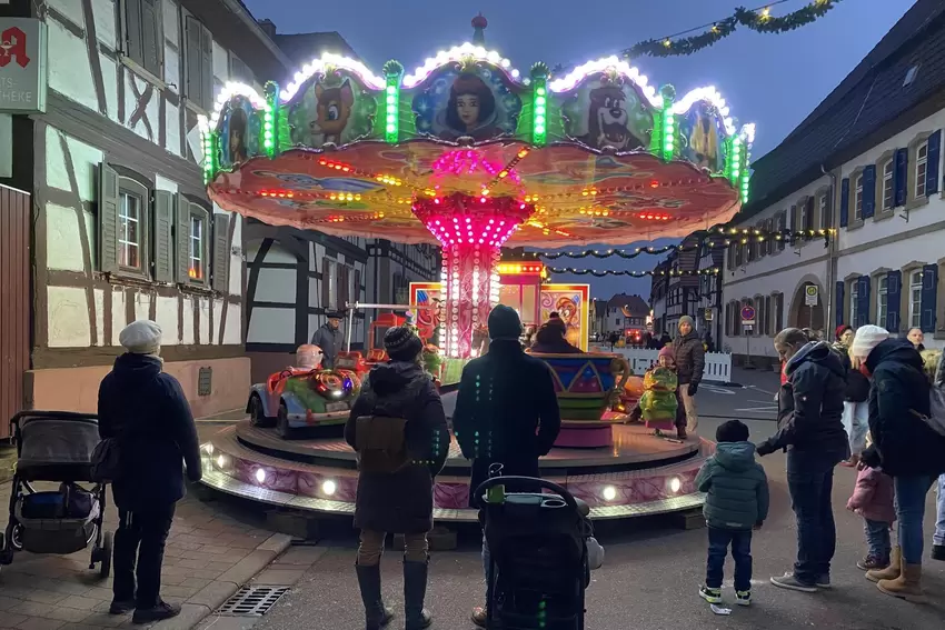 Bei den Kleinen beliebt: das Kinderkarussell.