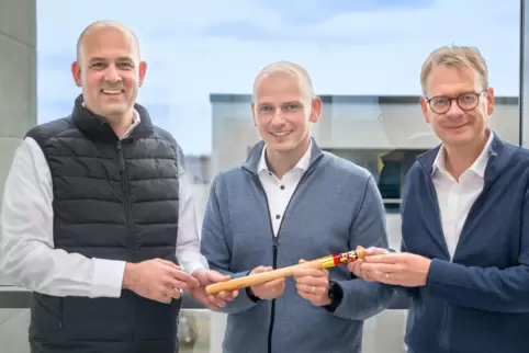 Staffelübergabe bei der CDU: Florian Bellaire (Mitte) folgt auf Martin Brandl (links). Thomas Gebhart (rechts) war Landtagsabgeo