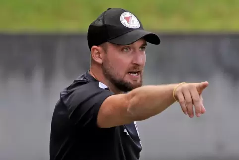 Gehen in akuter Abstiegsgefahr in die Winterpause: Jan-Marvin Dell und Rot-Weiss Seebach.