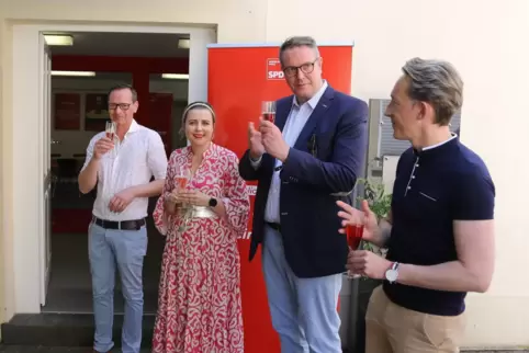 Stehen in der Kritik von Landrat und Bürgermeistern: die SPD-Politiker Oliver Kusch (links) und Ministerpräsident Alexander Schw