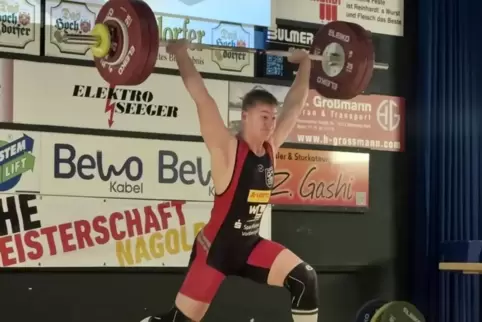 Bester in seiner Altersklasse: Jaron Kihm vom AC Mutterstadt stößt 143 Kilogramm. 