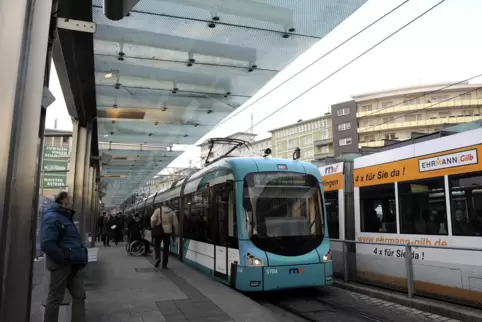 Die Trams fahren wieder den Berliner Platz an. 