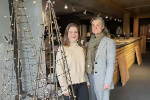 Mutter und Tochter wollen den Depot-Weihnachtsmarkt etablieren: Leonie Franke (links) und Birgit Stärk.