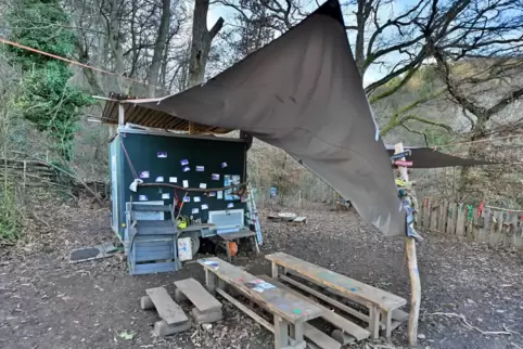 Der Elternausschuss sieht dringenden Klärungsbedarf, da die Kinder den zweiten Winter ohne Schutzwagen auskommen müssen. 