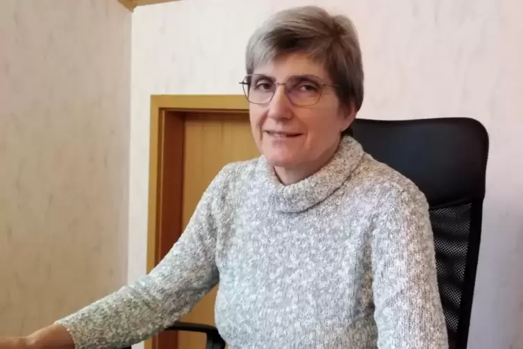 Ist viel in Bewegung, hilft den Turnern aber auch vom Schreibtisch aus: Marina Zimmer, Pr&auml;sidentin des Turngaus Sickingen. 