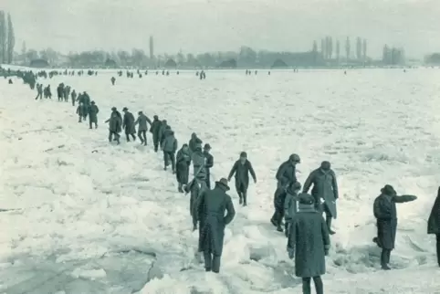 Der Rhein bei Speyer im Februar 1929. 