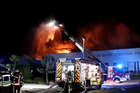 Großbrand im Freizeitbad Miramar. 