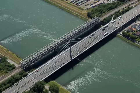 Die Rheinbrücke bei Wörth. Seit vielen Jahren laufen Diskussionen, Prozesse und Planungen wegen des Baus einer zweiten. 