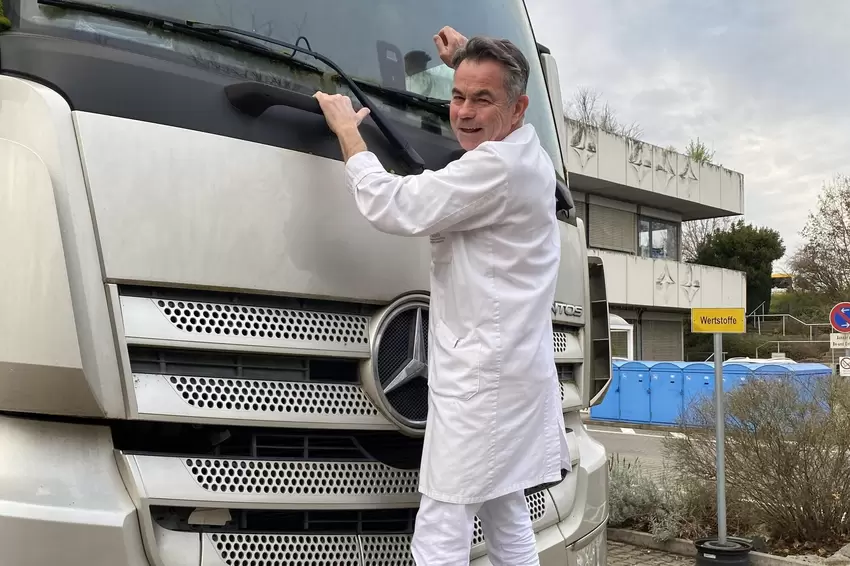 Die BG besitzt auch einen LKW, damit verunfallte Fahrer die für sie typischen beruflichen Bewegungsabläufe trainieren können. Zu