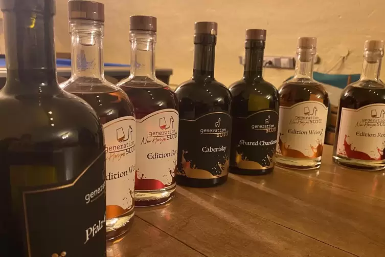Es sind zwei wei&szlig;e und zwei rote Editionen entstanden. 
