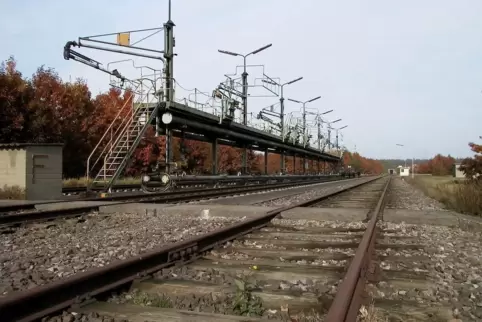 Ist seit Jahren nicht mehr in Betrieb: die Beladestation von Kesselwagen der Bahn im Tanklager. Nun ist eine Neue geplant. 