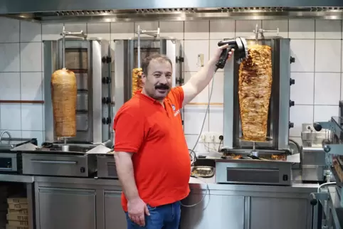 In den Räumen eines Pizzalieferdienstes hat Mehmet Piskin nun Nazar Kebap eröffnet. 