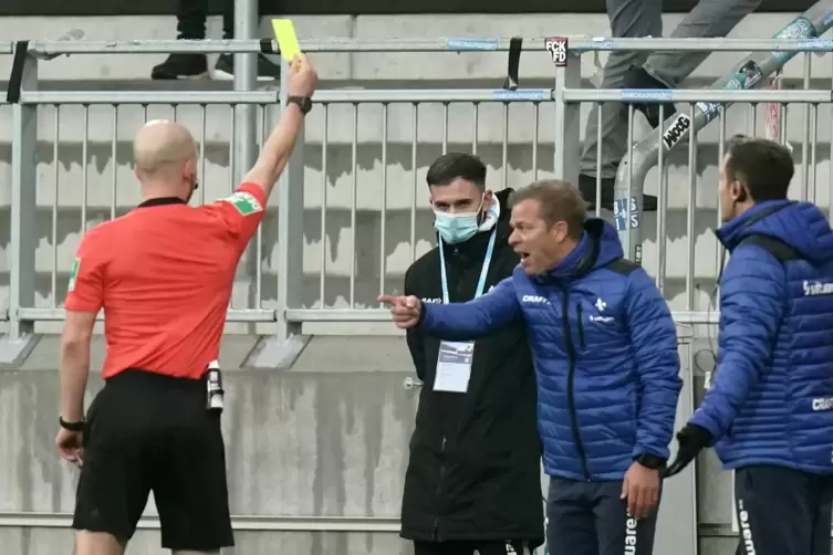 Markus Anfang (Mitte) trainierte in der Saison 2020/21 den SV Darmstadt 98. 