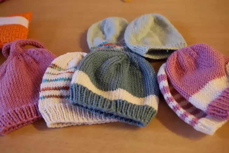 Babym&uuml;tzen haben die Damen auch im Angebot.