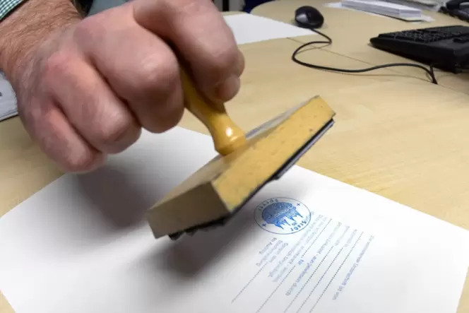 Stempel drauf von der Stadtverwaltung: Politik kritisiert Projektmanagement im Rathaus. Stempel drauf von der Stadtverwaltung: Politik kritisiert Projektmanagement im Rathaus.
