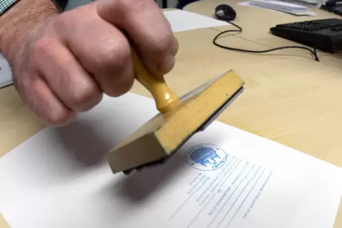 Stempel drauf von der Stadtverwaltung: Politik kritisiert Projektmanagement im Rathaus. Stempel drauf von der Stadtverwaltung: Politik kritisiert Projektmanagement im Rathaus.