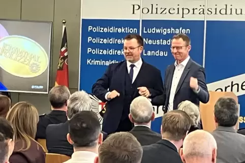 Michael Dommermuth (links) und Andreas Schröder beim Amtswechsel. 