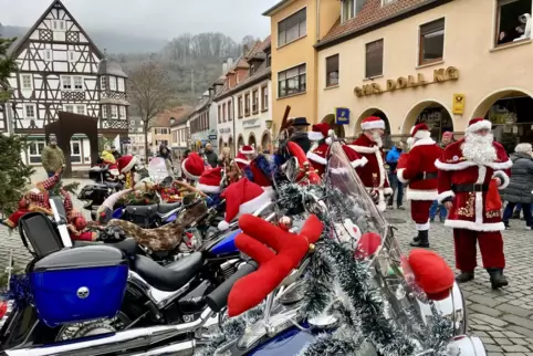 Mittagsstation auf dem Annweilerer Rathausplatz.
