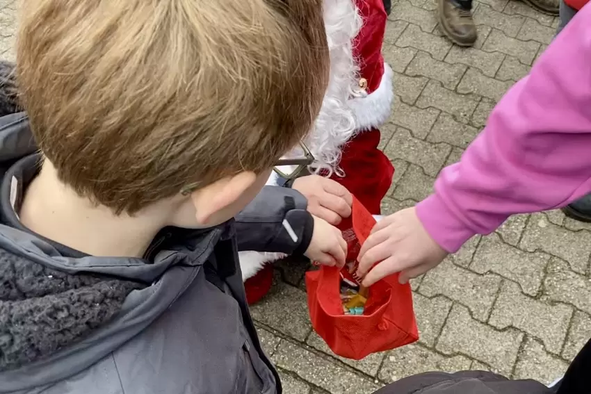 Stopp vor dem Kinderdorf in Silz, für das die Spendenaktion bestimmt ist.